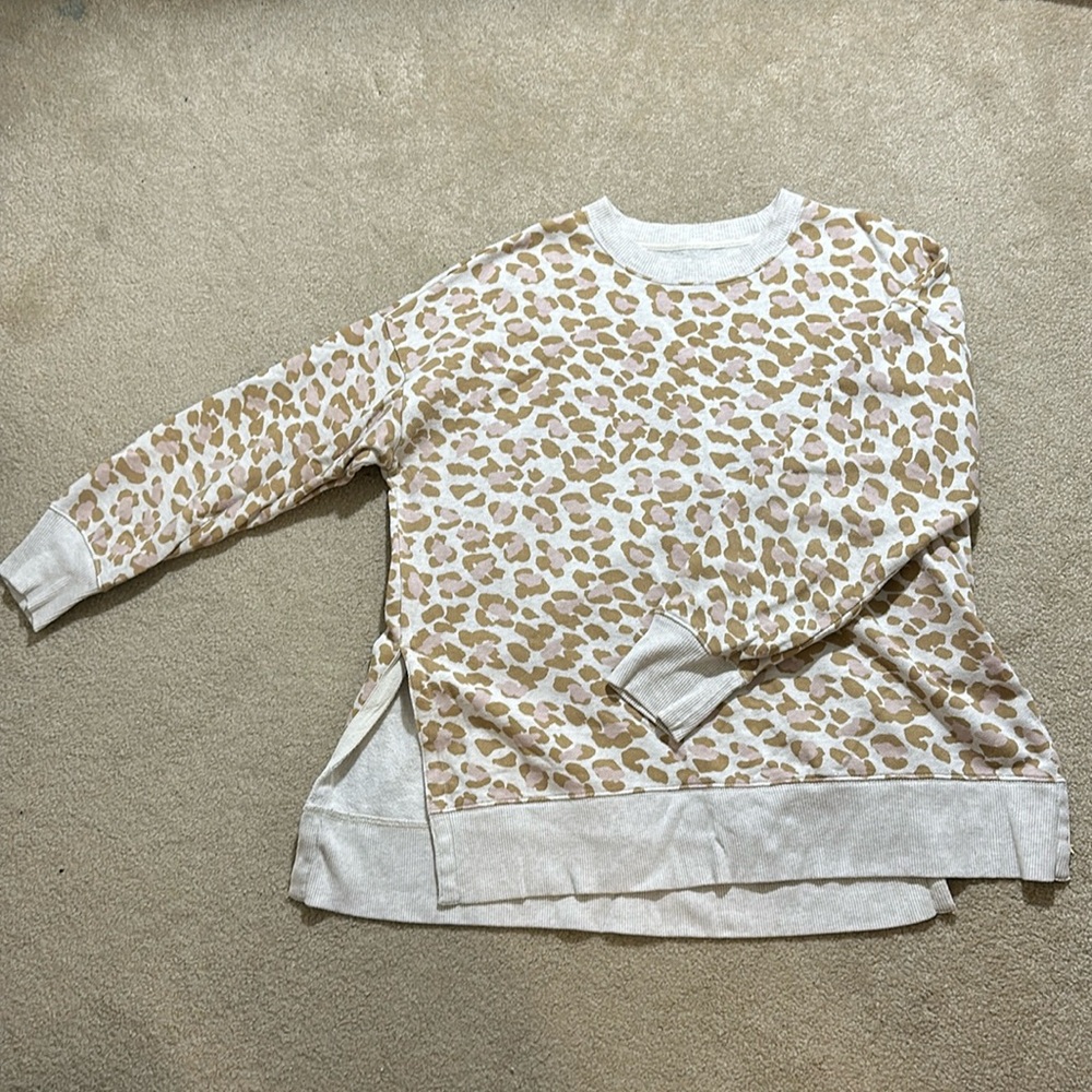 Aerie Leopard Animal Lounged Oversized Pullover
Split Hem Sweatshirt